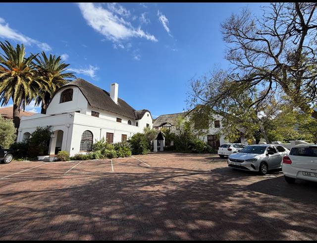 106.60M² BUILDING TO LET IN KENILWORTH